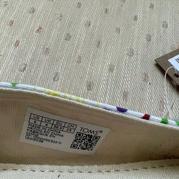 𝅺TOMS Belmont white multi unity print slip ons sneakers size 9M  pride r…