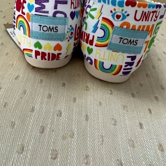 𝅺TOMS Belmont white multi unity print slip ons sneakers size 9M  pride r…
