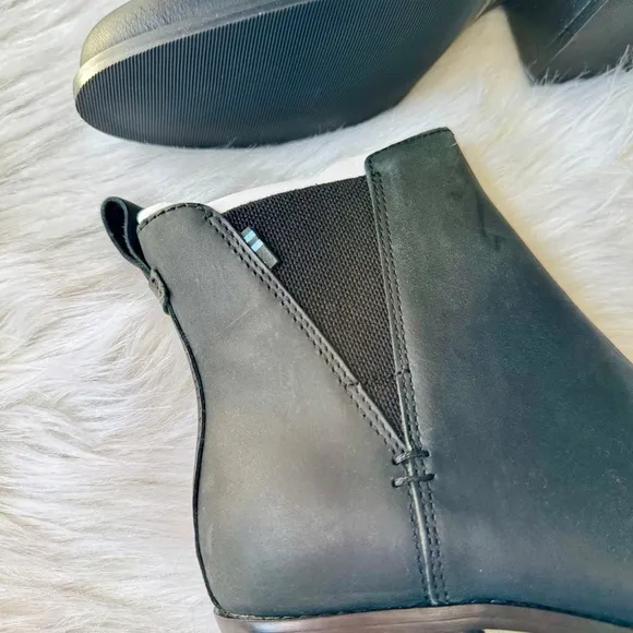Toms Esme Black Leather Chelsea Slip On Booties Size 7