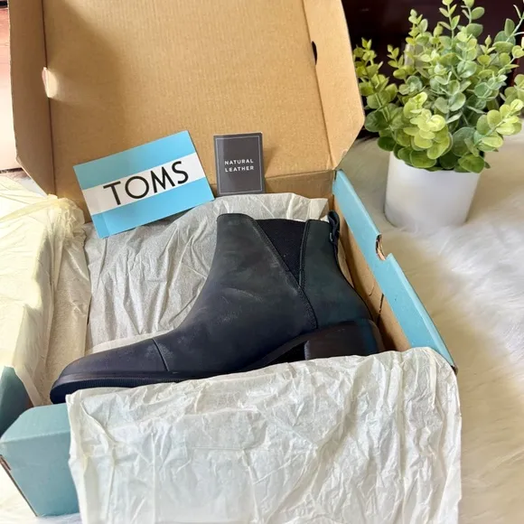 Toms Esme Black Leather Chelsea Slip On Booties Size 7