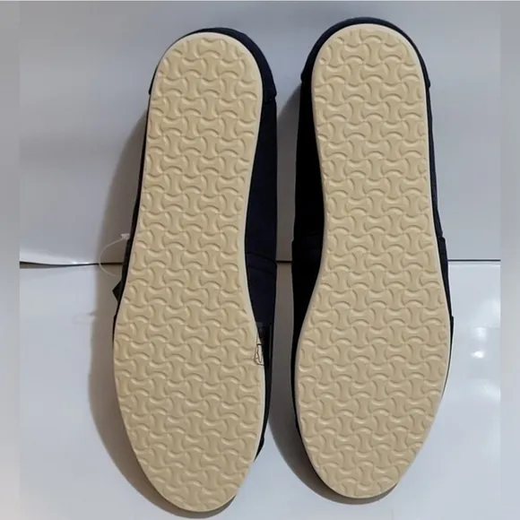 TOMS NWT in Box Navy canvas slip ons