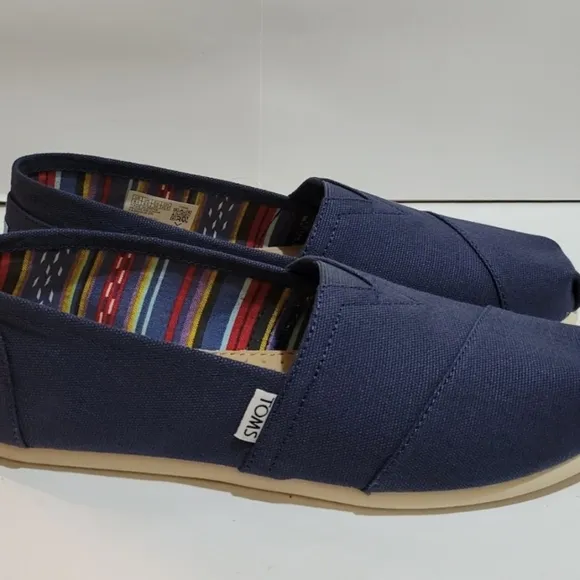 TOMS NWT in Box Navy canvas slip ons