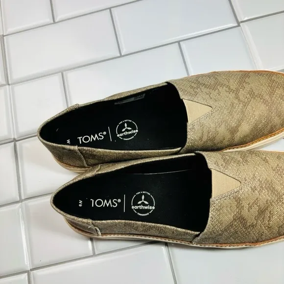 TOMS Parker Cupsole Slip-On Snakeskin print Sneaker Size 9