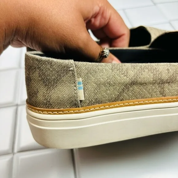 TOMS Parker Cupsole Slip-On Snakeskin print Sneaker Size 9