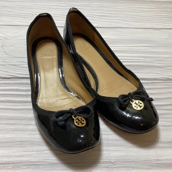Tory Burch Black Chelsea Patent Leather Pumps Heel
