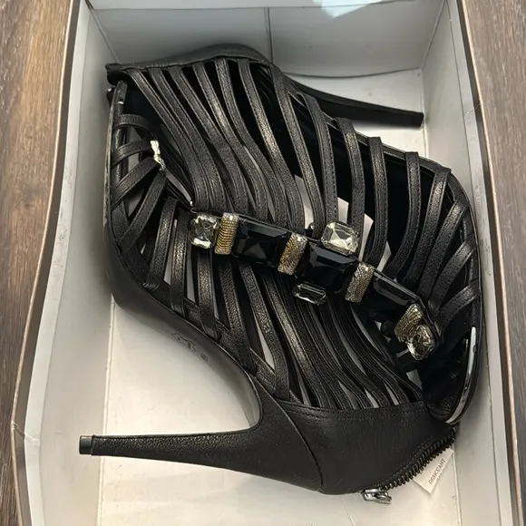 TORY BURCH BLACK LEATHER CRYSTAL EMBELLISHMENT OPEN TOE HEELS SIZE 9