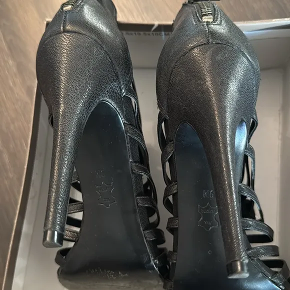 TORY BURCH BLACK LEATHER CRYSTAL EMBELLISHMENT OPEN TOE HEELS SIZE 9