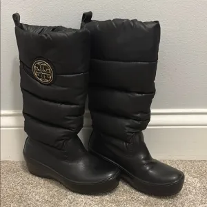Tory Burch Black Puffer Snow Boots. Either 5.5 or 6.