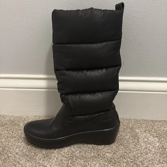 Tory Burch Black Puffer Snow Boots. Either 5.5 or 6.