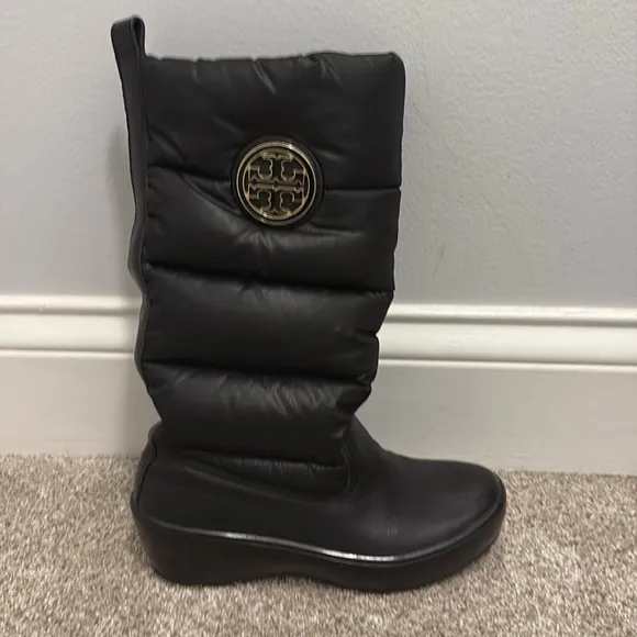 Tory Burch Black Puffer Snow Boots. Either 5.5 or 6.