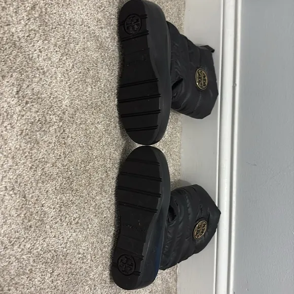 Tory Burch Black Puffer Snow Boots. Either 5.5 or 6.