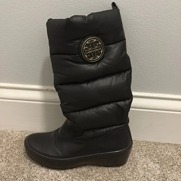 Tory Burch Black Puffer Snow Boots. Either 5.5 or 6.