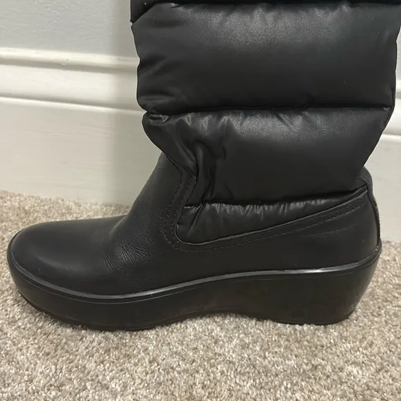 Tory Burch Black Puffer Snow Boots. Either 5.5 or 6.