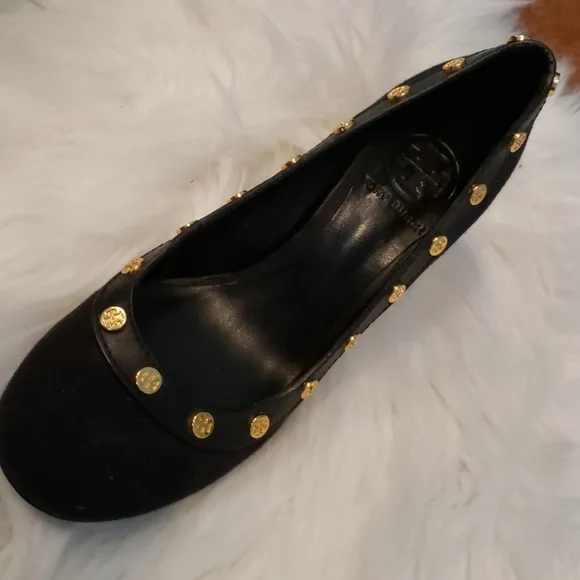 Tory Burch RARE amazing black heels w emblem gold coins