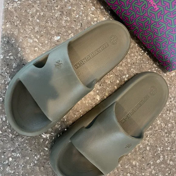 Tory Burch Shower Slides Sz 7