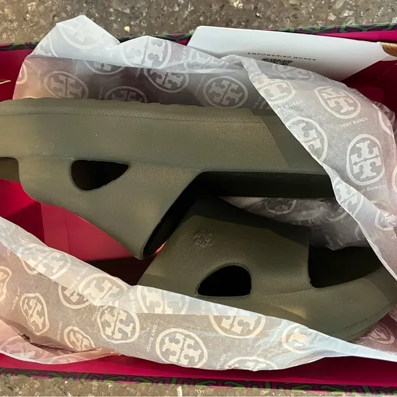 Tory Burch Shower Slides Sz 7
