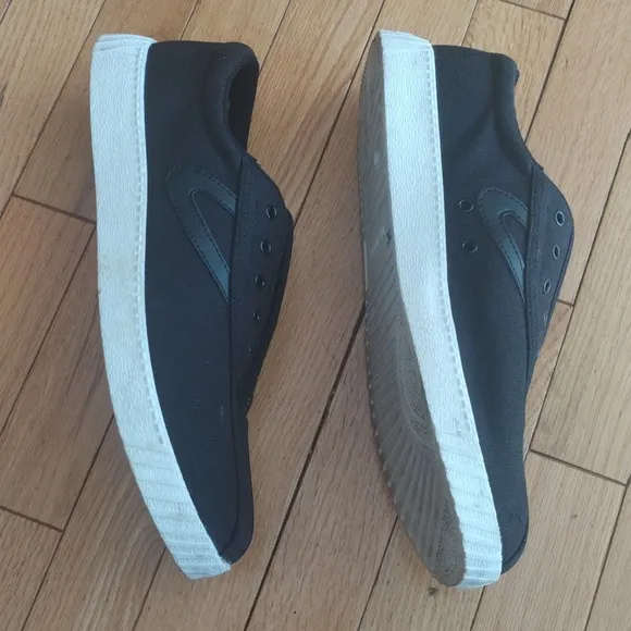 Tretorn Nylite plus canvas laceless slip on sneakers w comfort insole system