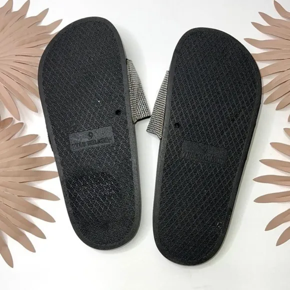 True Religion Meyer Embellished Logo Slides Size 9 NWOT
