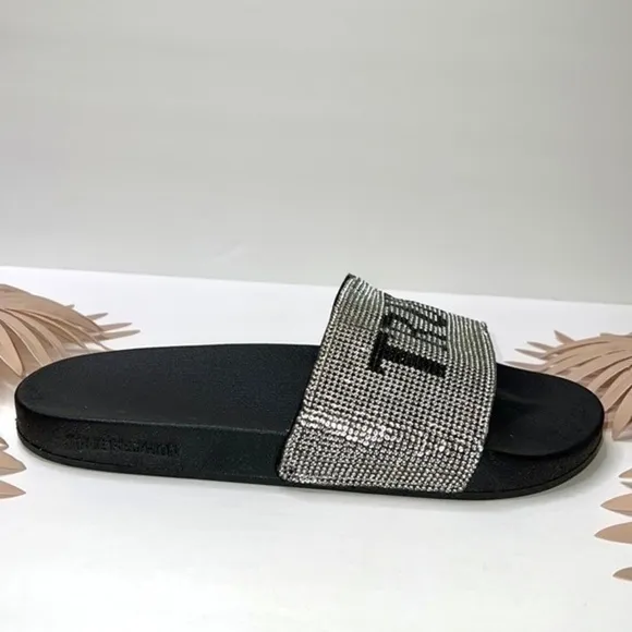 True Religion Meyer Embellished Logo Slides Size 9 NWOT