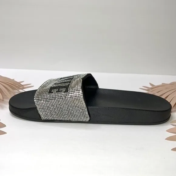 True Religion Meyer Embellished Logo Slides Size 9 NWOT