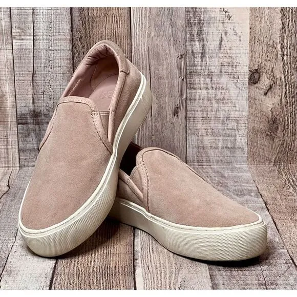 UGG Alameda Slip On Leather Sneaker sz 6