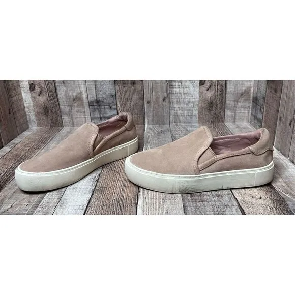 UGG Alameda Slip On Leather Sneaker sz 6