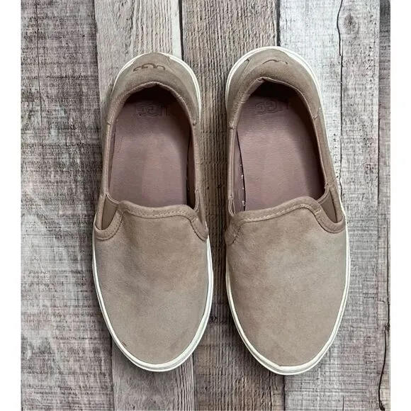 UGG Alameda Slip On Leather Sneaker sz 6