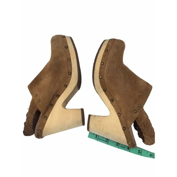Ugg Aubriana Sky Brown Suede Shearling Nailhead Wooden Heel Clogs Size 8