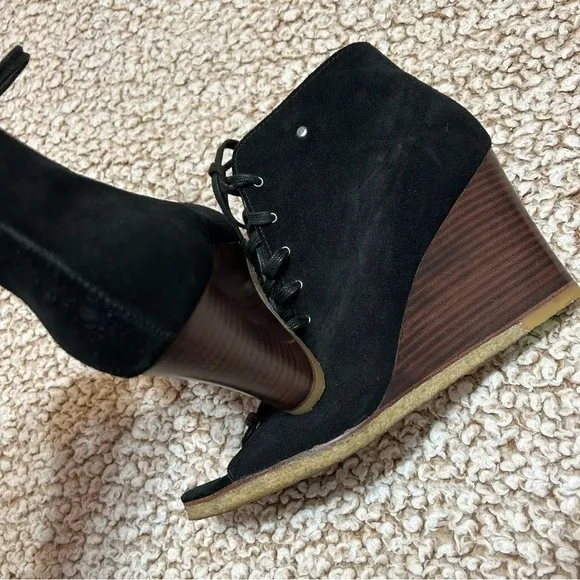 UGG Elyse Open Toe Black Suede Lace Up Ankle Heels​