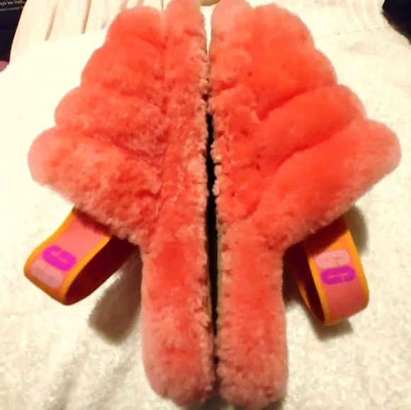 UGG Fluff Yea Slides Size 6