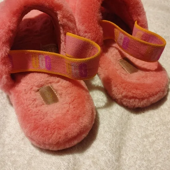 UGG Fluff Yea Slides Size 6