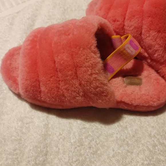 UGG Fluff Yea Slides Size 6