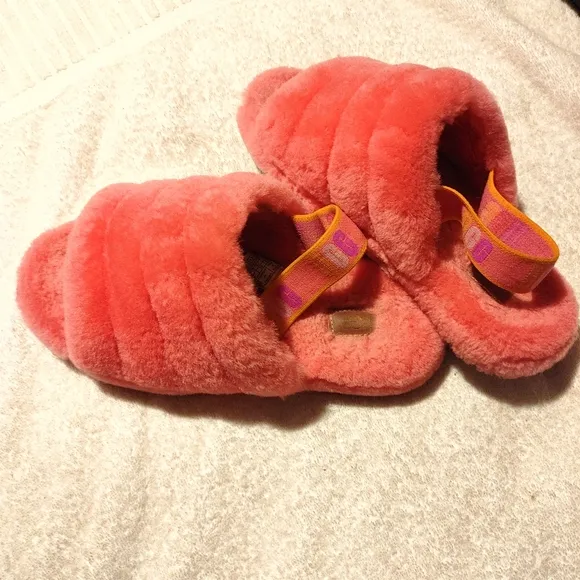 UGG Fluff Yea Slides Size 6