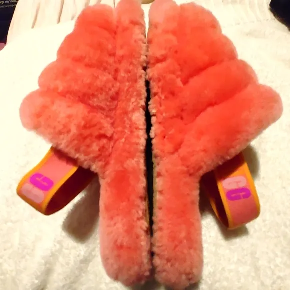 UGG Fluff Yea Slides Size 6