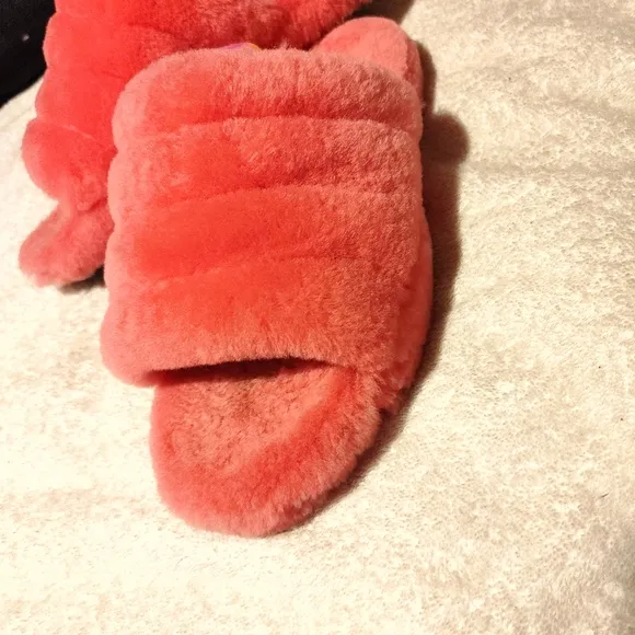 UGG Fluff Yea Slides Size 6