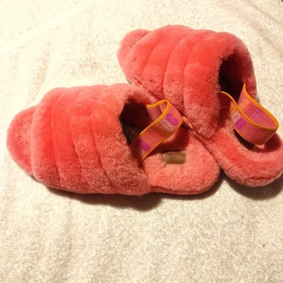 UGG Fluff Yea Slides Size 6