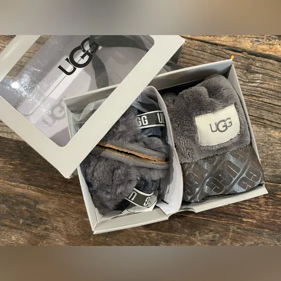 UGG -Infant Fluff Yeah Slides &amp; Logo Blanket Set-NEW in Original Box-Never Worn