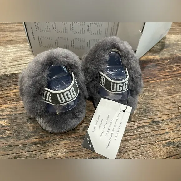 UGG -Infant Fluff Yeah Slides &amp; Logo Blanket Set-NEW in Original Box-Never Worn