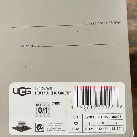 UGG -Infant Fluff Yeah Slides &amp; Logo Blanket Set-NEW in Original Box-Never Worn
