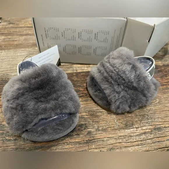 UGG -Infant Fluff Yeah Slides &amp; Logo Blanket Set-NEW in Original Box-Never Worn