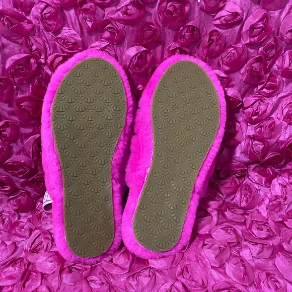 UGG Logo Fluff Yeah Fur Slides 💖