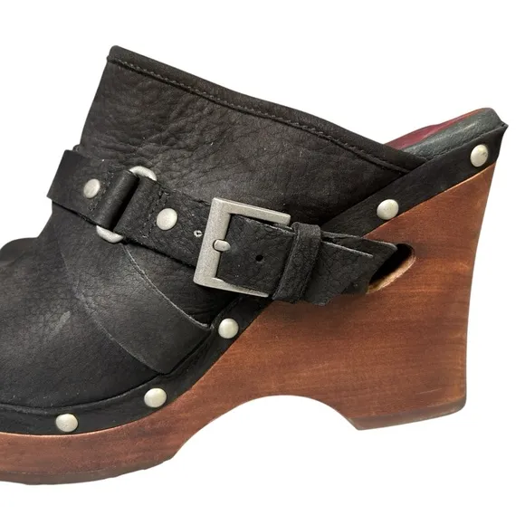UGG Natalee Genuine Leather Sheep Skin Lined Black Studded Wedge Clogs Size 10