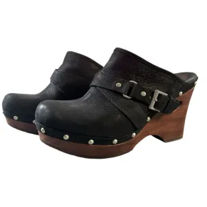 UGG Natalee Genuine Leather Sheep Skin Lined Black Studded Wedge Clogs Size 10