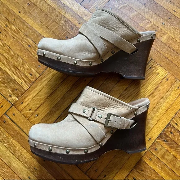 UGG Natalee Tan Platform Wood   Suede Mule Clogs