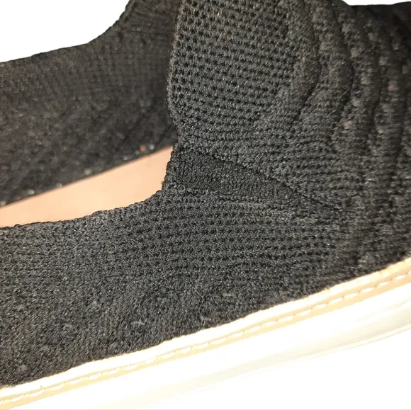 Ugg Sammy Chevron Black Slip-on SZ 7.5