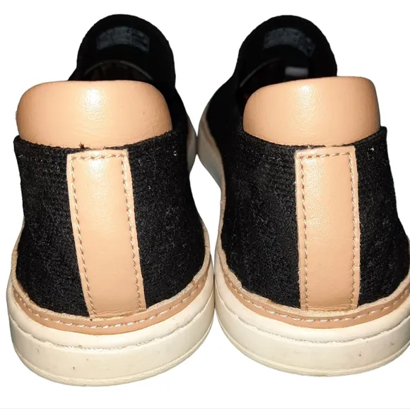 Ugg Sammy Chevron Black Slip-on SZ 7.5