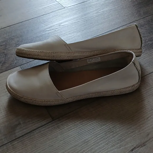 UGG Sauvie Women's flat slides, Size W8