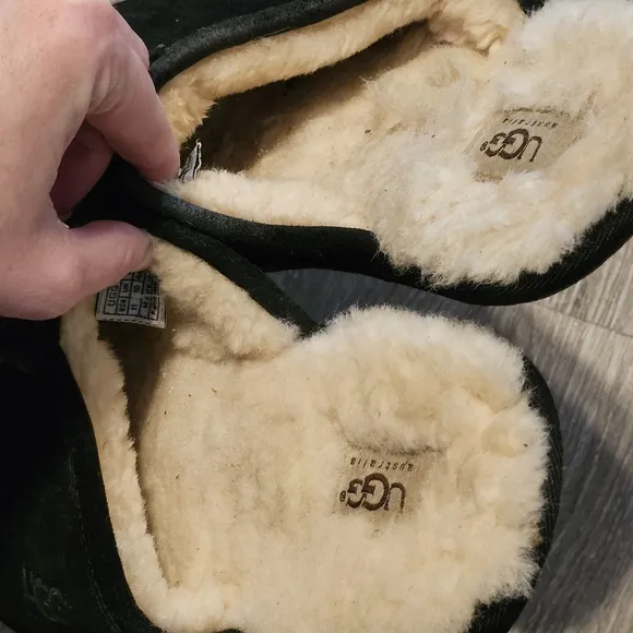UGG Scuff Black slides slippers