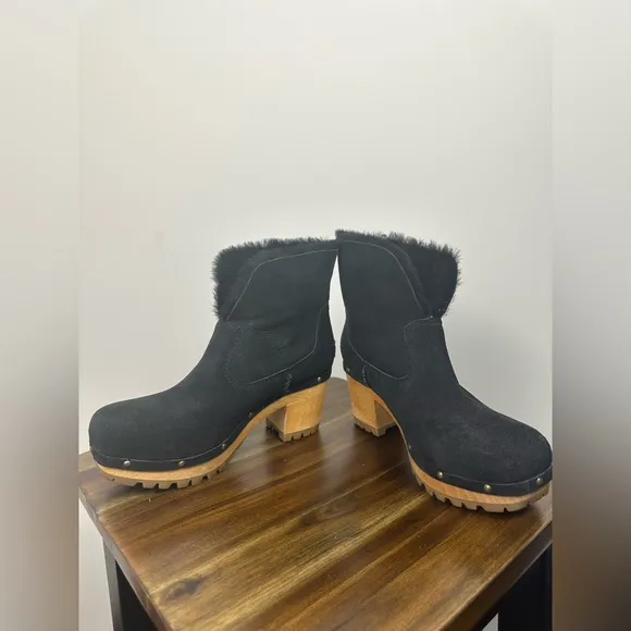 UGG Thebes Black Suede Fur Lined Square Toe Slip On Platform Clogs Size 9
