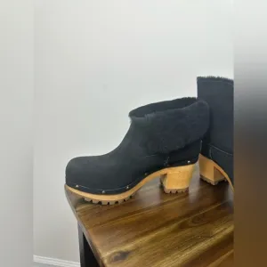 UGG Thebes Black Suede Fur Lined Square Toe Slip On Platform Clogs Size 9
